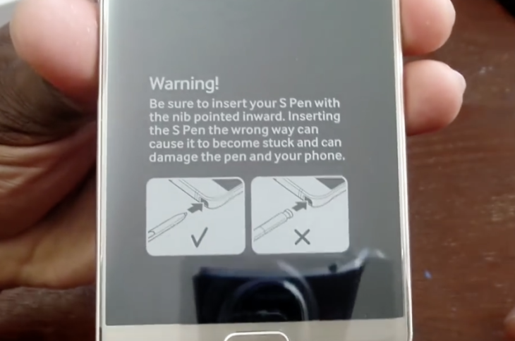Galaxy Note 5 :  Samsung explique comment insérer le S Pen